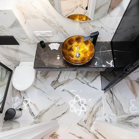 Leogrand On Husiak 6 Апартаменти *